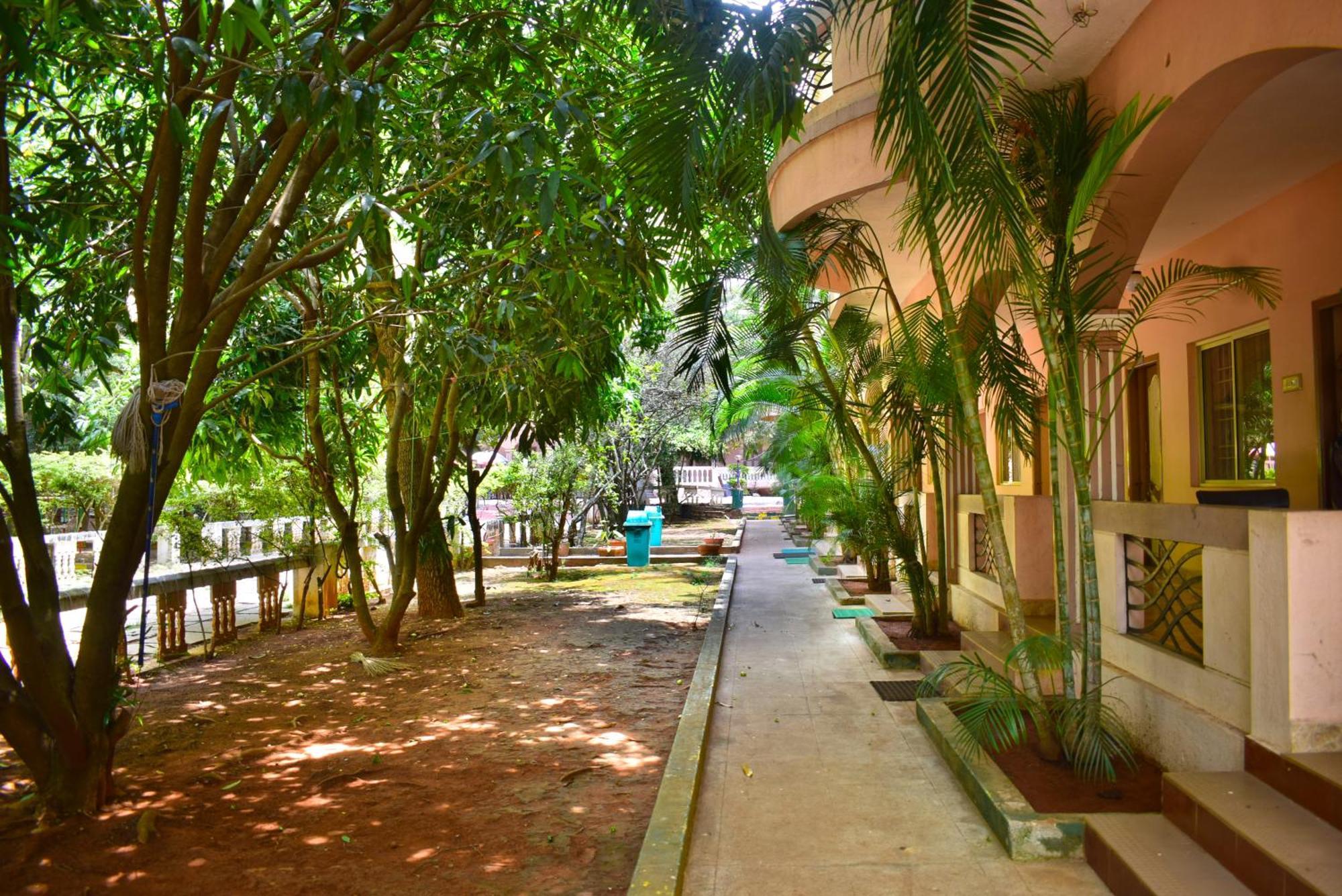 Jains Royal Palace Resorts Єлагірі Екстер'єр фото