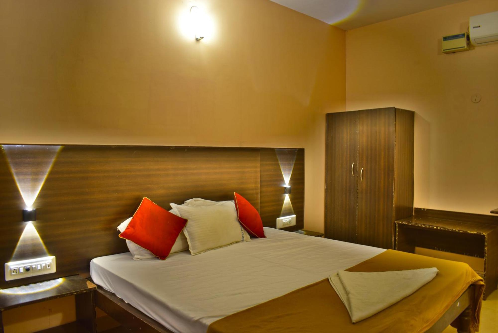 Jains Royal Palace Resorts Єлагірі Екстер'єр фото