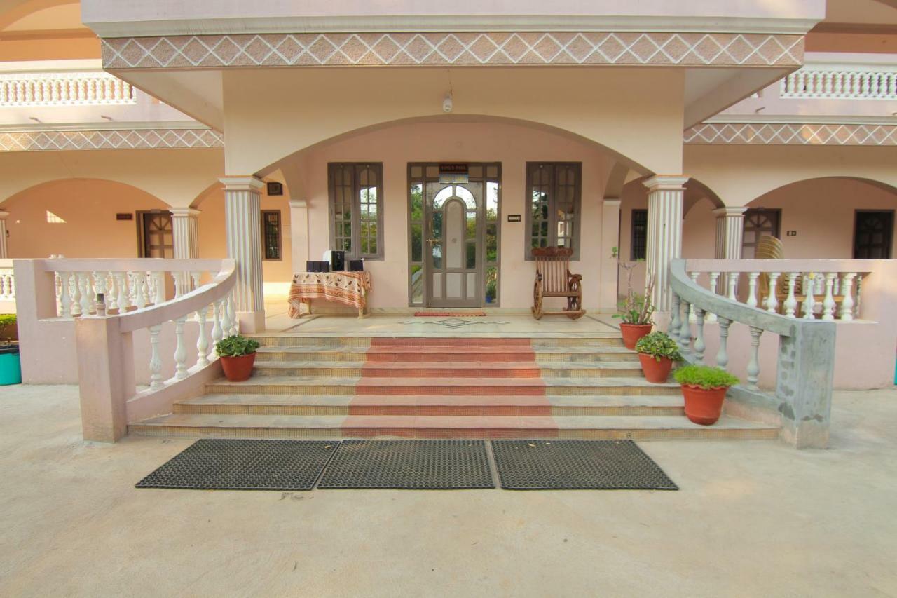 Jains Royal Palace Resorts Єлагірі Екстер'єр фото